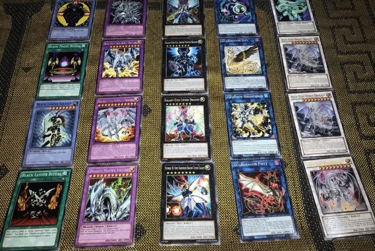 Yu-Gi-Ou اوراق نادرة و مجموعات يوجي متكاملة