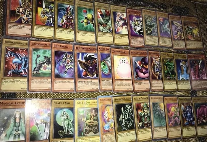 Yu-Gi-Ou اوراق نادرة و مجموعات يوجي متكاملة