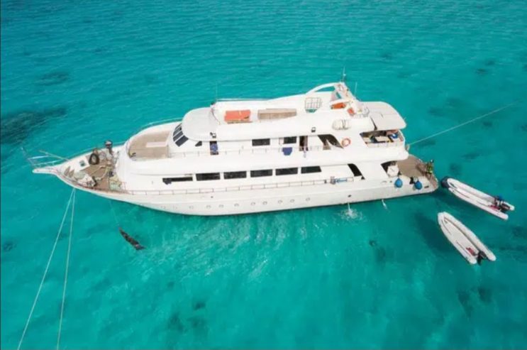 Liveaboard boat for sale