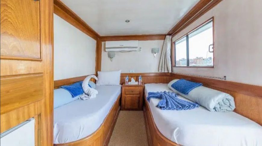 Liveaboard boat for sale