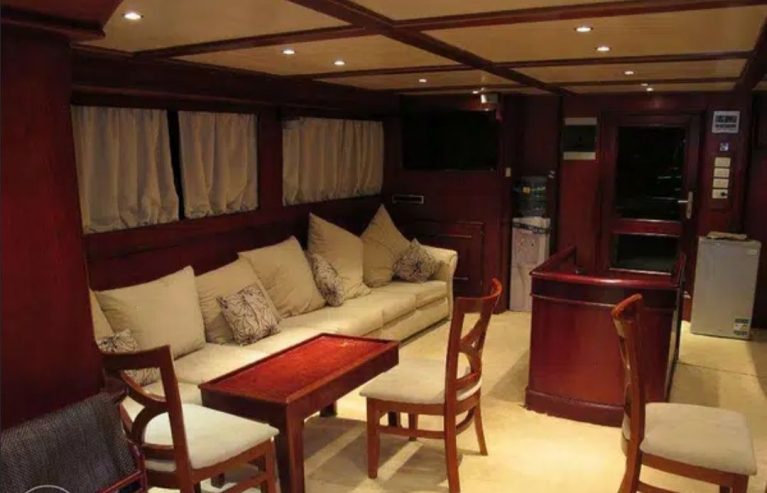 Liveaboard boat for sale