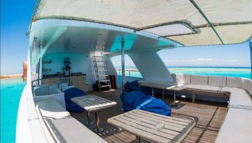 Liveaboard boat for sale