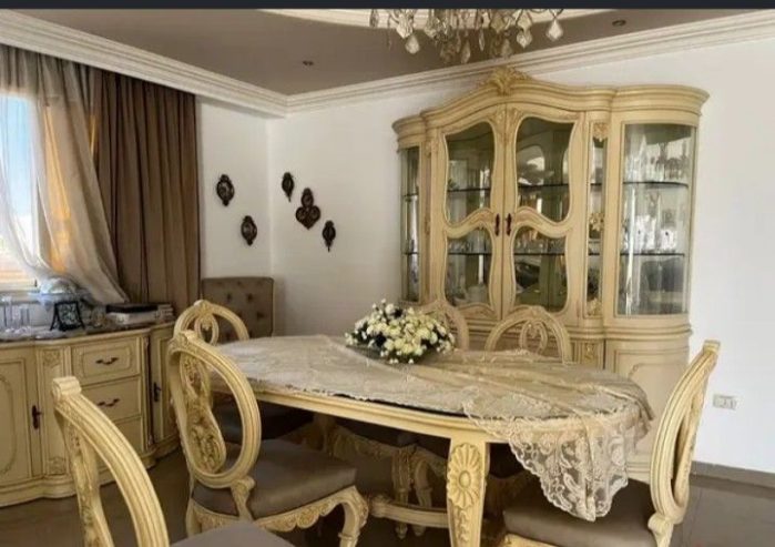 full dinning room in a very good condition …. سفره ٨ كراسي