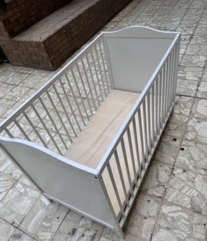 Baby crib