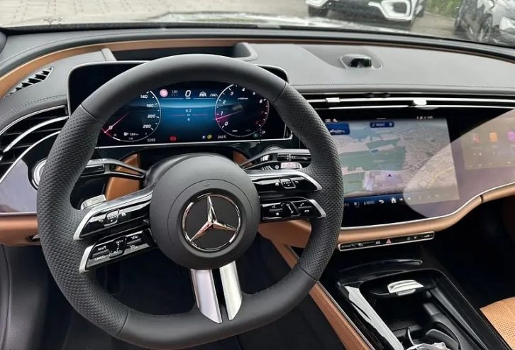 Mercedes-Benz E200 AMG 2024 استلام فوري