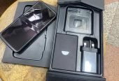 Motorola Razr 2022 256G Black كالجديد