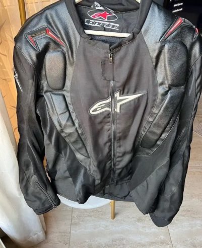 Motorcycle Safety Jacket size XXL ( but the fit is L )