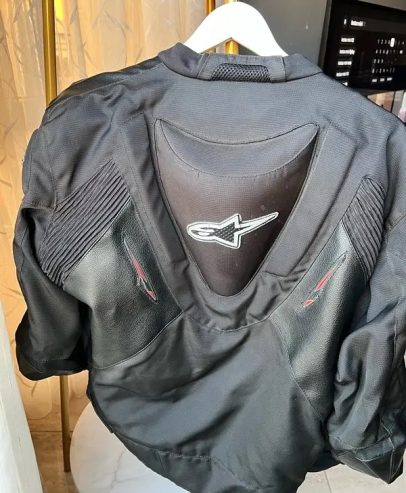 Motorcycle Safety Jacket size XXL ( but the fit is L )