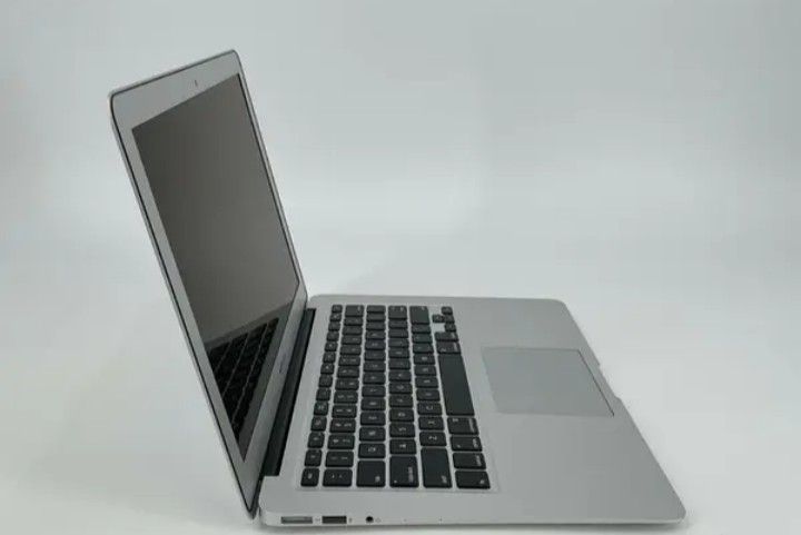 Apple MacBook Air 13-inch 2017