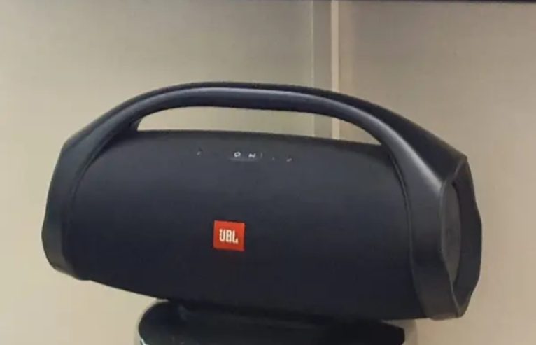 سماعة JBL BOOMBOX كالزيرو بالشاحن الأوريجينال