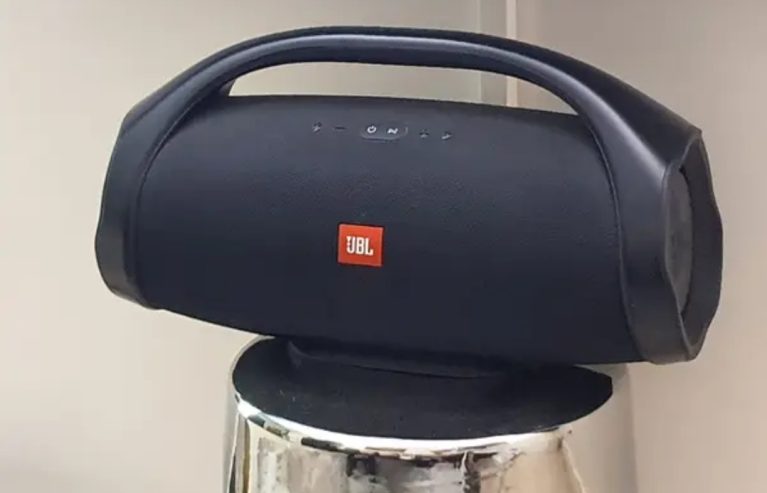 سماعة JBL BOOMBOX كالزيرو بالشاحن الأوريجينال