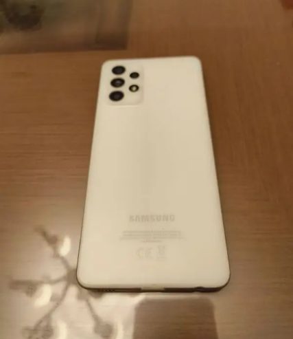 samsung a52s 8/128 حاله ممتازه معاه الشاحن السريع