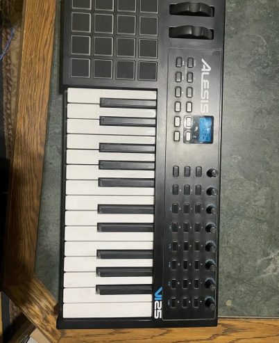 Alesis VI25 Midi Keyboard