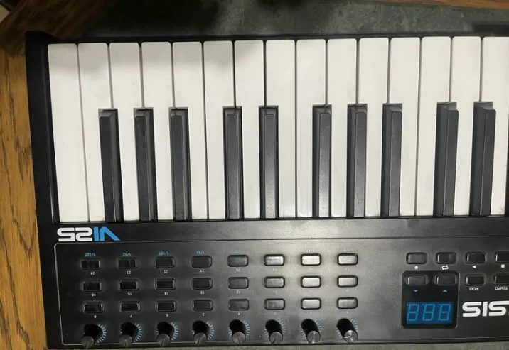 Alesis VI25 Midi Keyboard