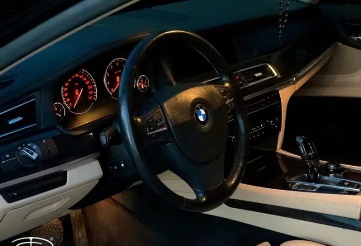 سياره للبيع BMW 750 جمرك لأصحاب الجنسيات الاخري او الاقامه الخارجيه